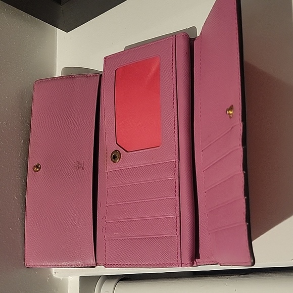 28.AUTHENTIC MCM WALLET - Picture 6 of 12